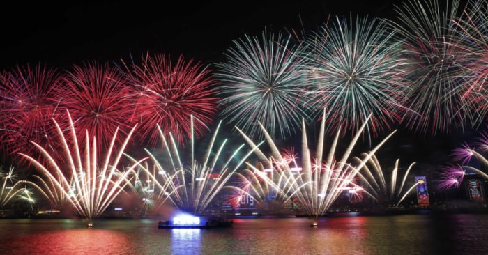 Iniciaron los fuegos artificiales en la Isla del Padre - Gallo Verde |  Pirotecnia